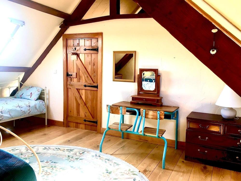 Golden Light Cottage Escape