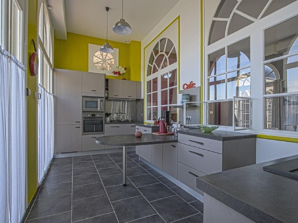 Spacious Holiday Home With Garden