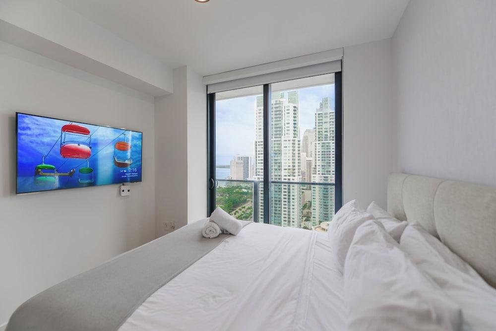 Aparment Just Step Away at Bayfront Park