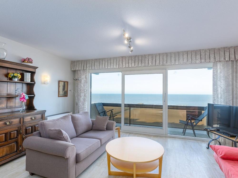 Bright Apartment on the 7th Floor