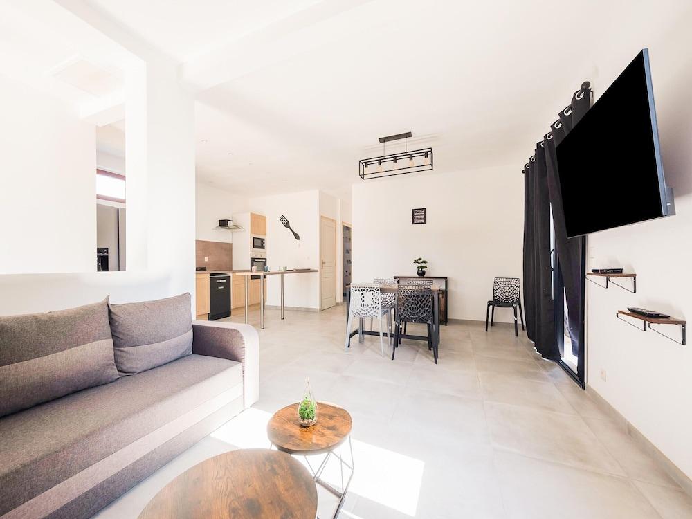 Stylish Beachside Retreat