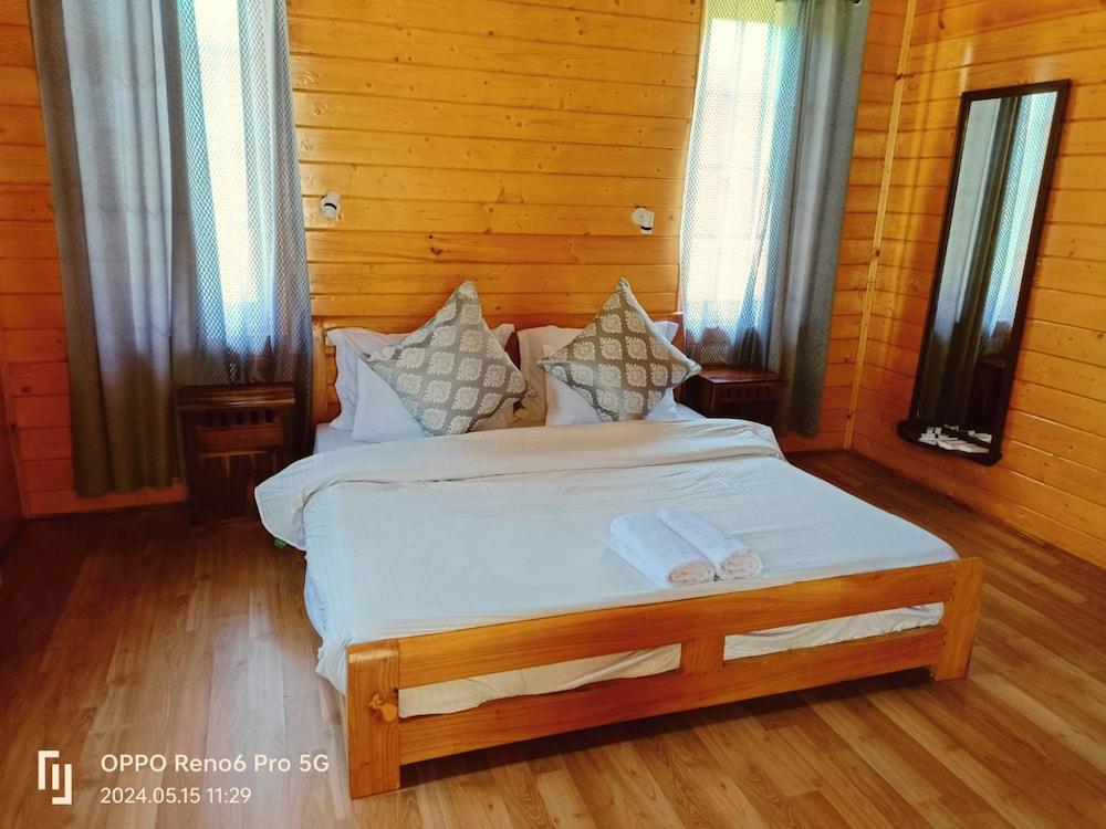 The FrozenFall Resort - Gulmarg