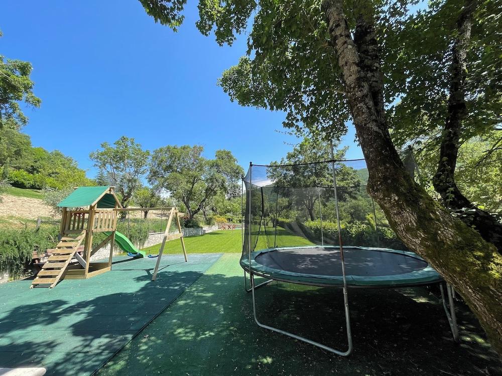 Luxurious Umbrian Retreat for 10 With Private Terrace and Pool