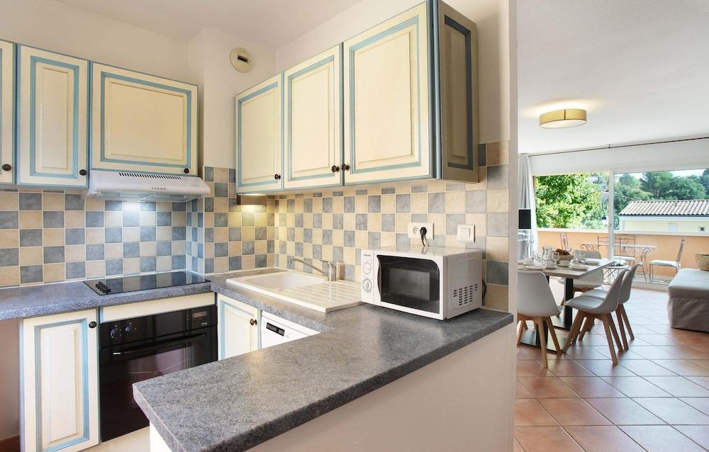 Apartment in Greoux-les-bains Near Lakes