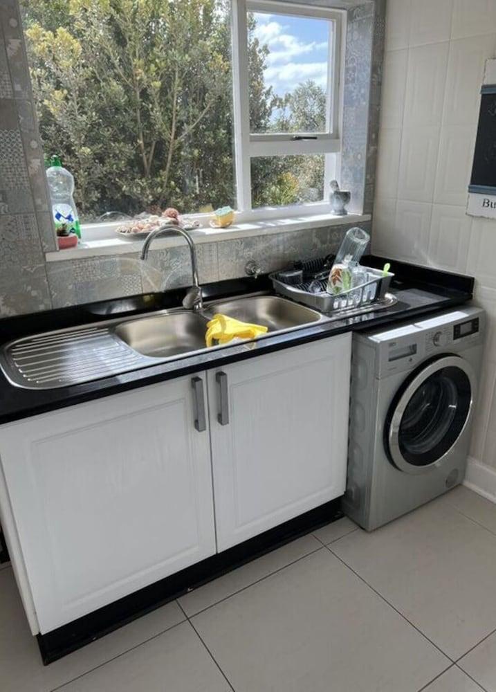 Sunshine Modern Retreat