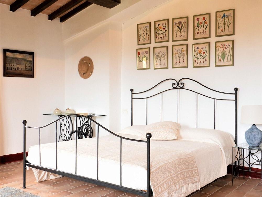 Villa in Umbria With Private Saltwater Pool