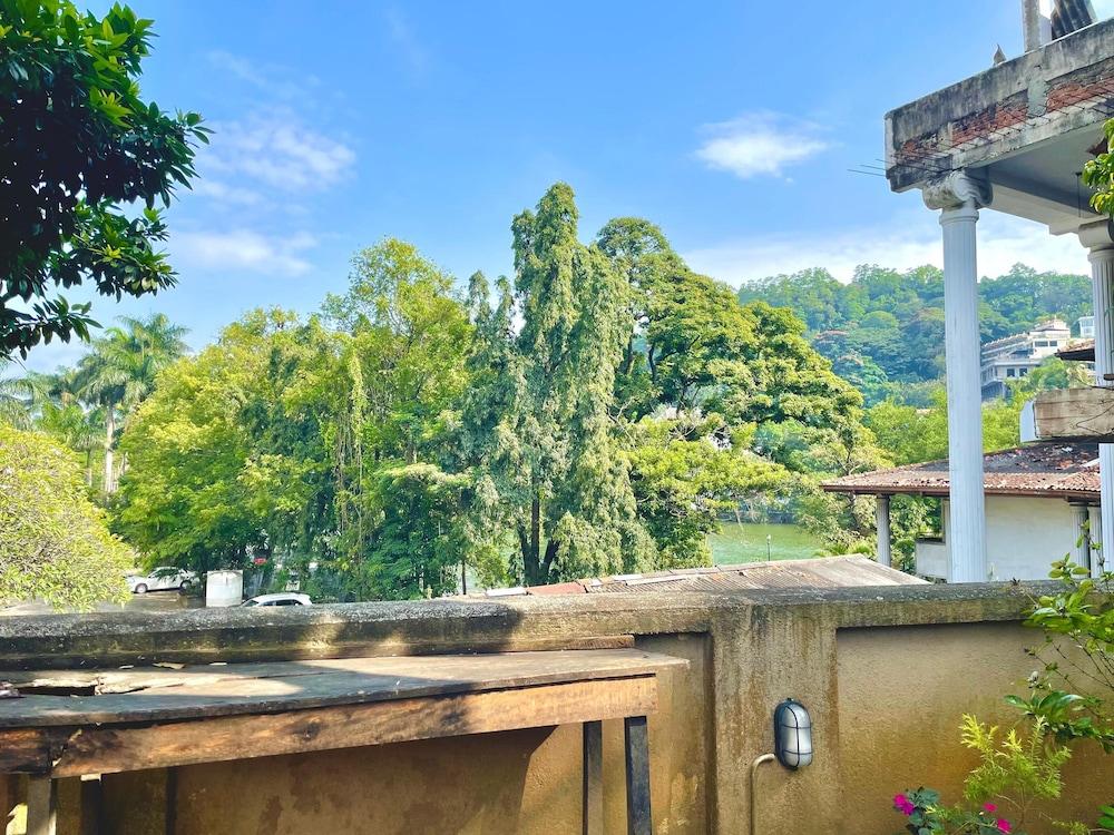 Kandy Boutique Villa by Aaradhya