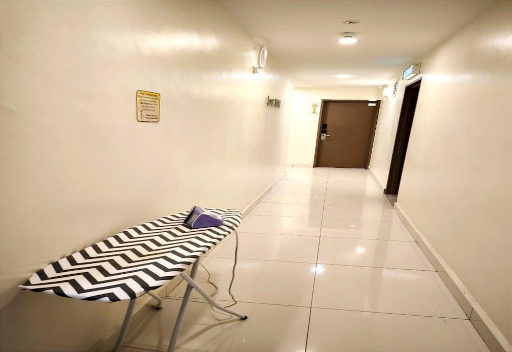 OYO 90975 Atta Hotel