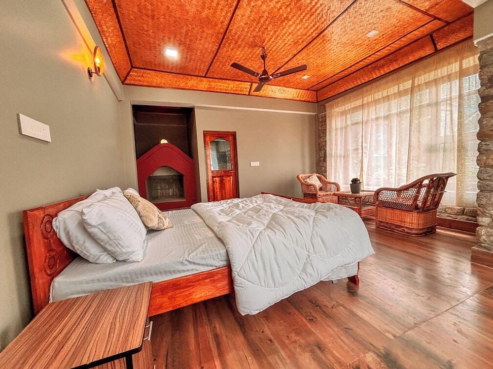 LungZhong Retreat Silk route