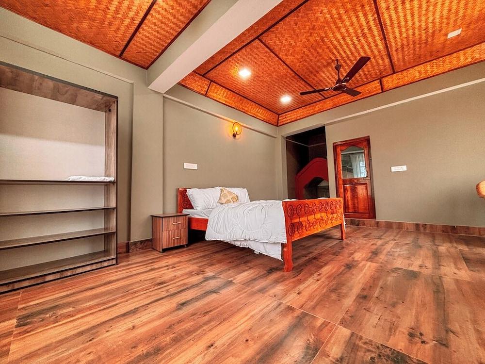 LungZhong Retreat Silk route