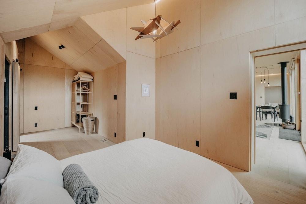 58mf - Wi-fi - Pets Ok - Evc - Amazing Views 2 Bedroom Cabin by RedAwning