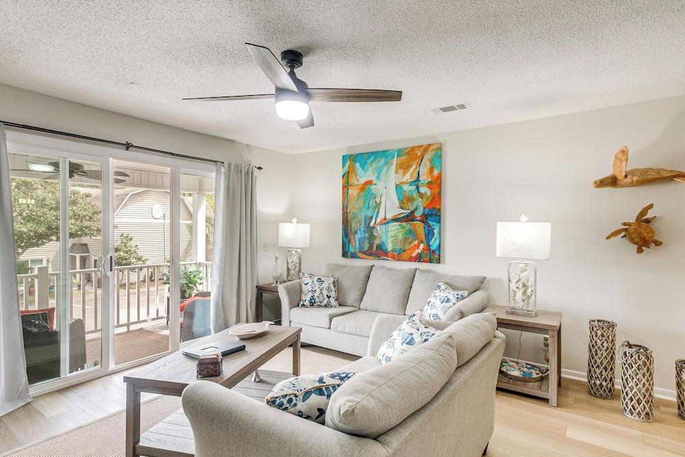 Condo w/ Amazing Amenities: 1 Mi to Beach!