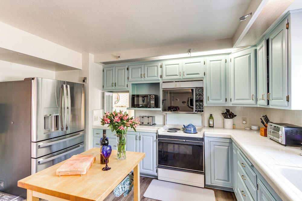 Beautiful Kernville Home w/ Game Room & Mtn Views!