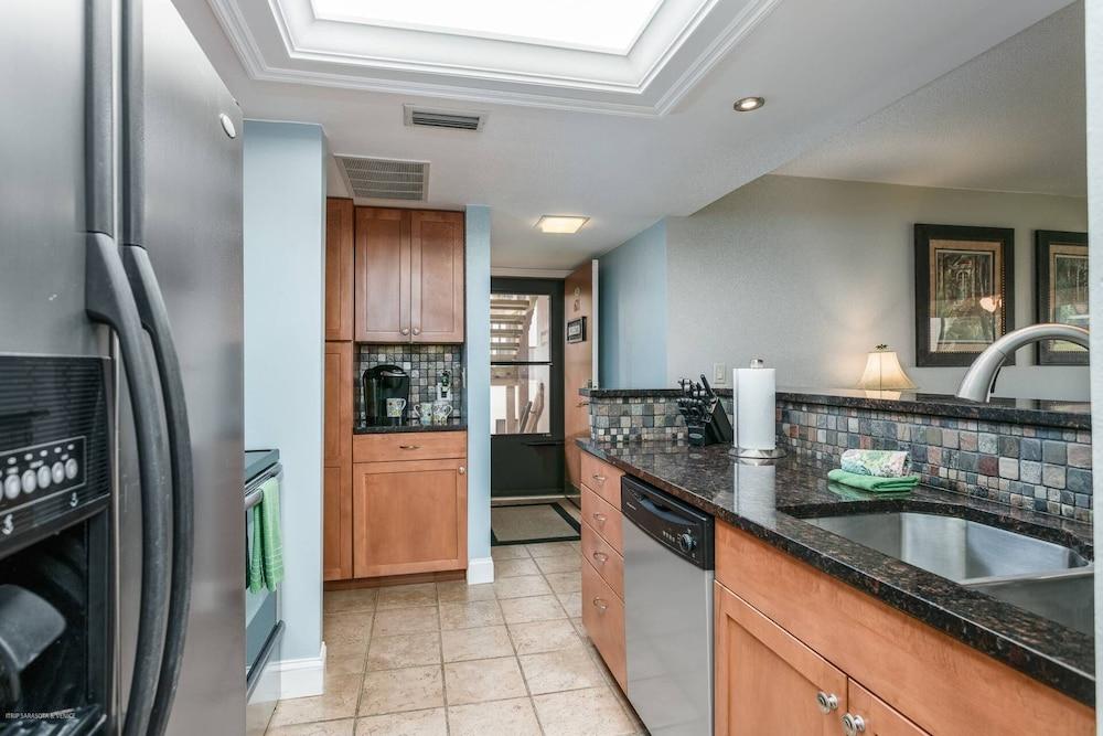 Midnight Cove II Bldg 6, 2nd Fl Near Pool