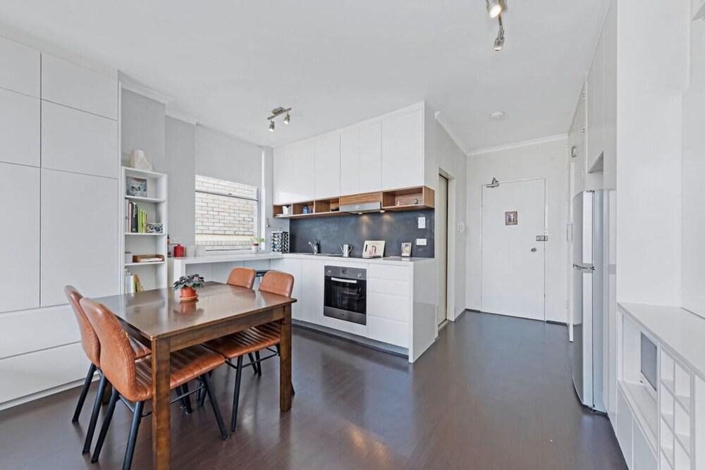 Centennial Park Light Filled Modern Studio