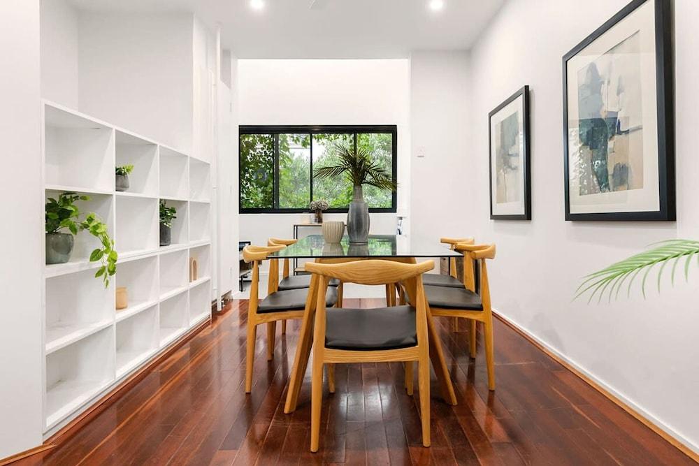 Bright Central Darlinghurst