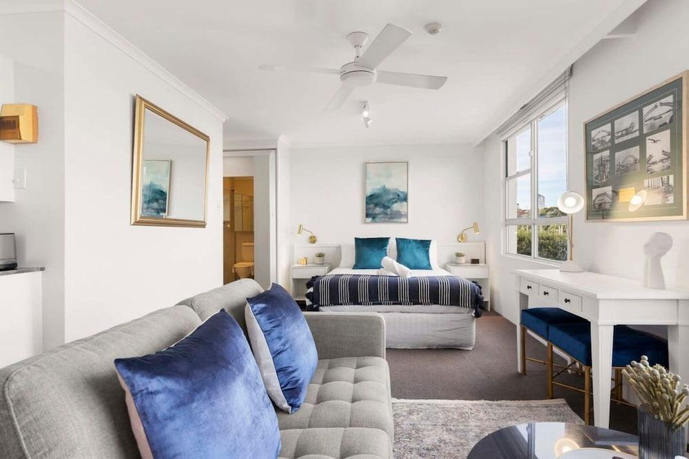 Harbourside 15 in Mcmahons Point