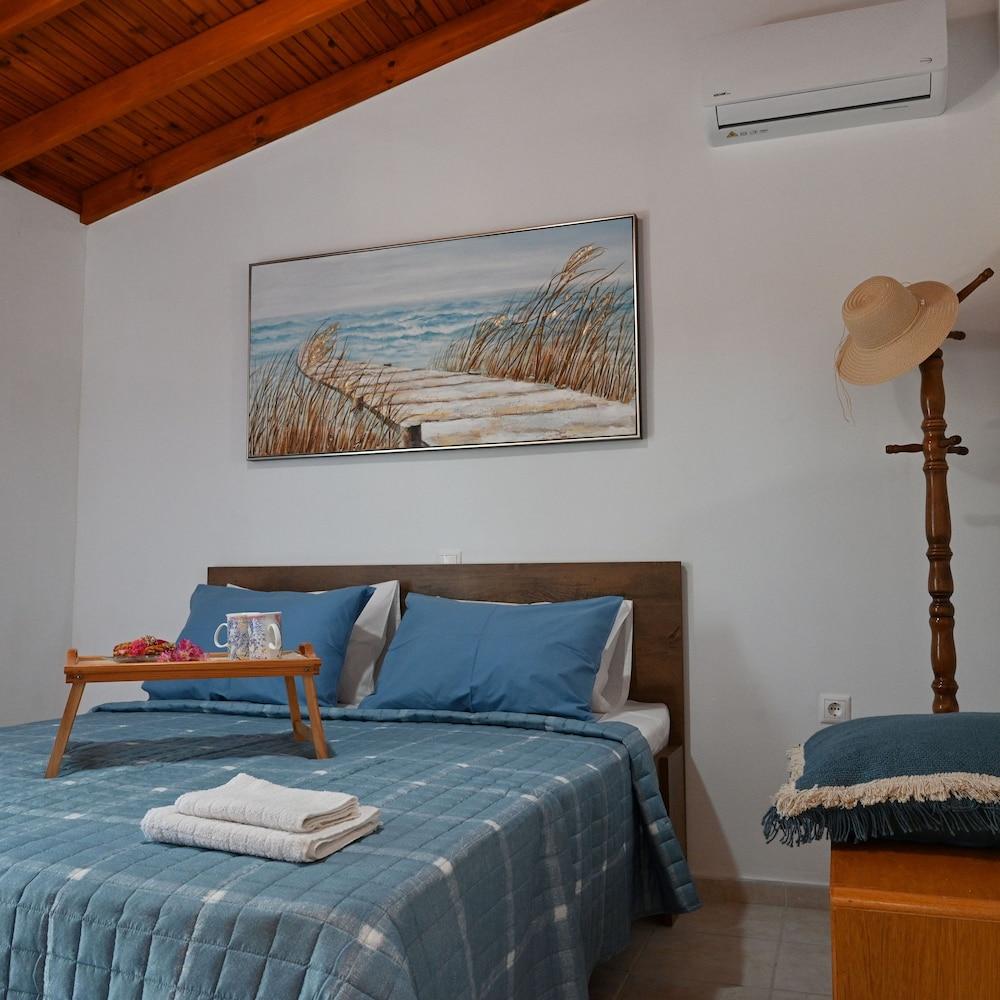 Ibiscus Cottage in Paradisi Near the Beach