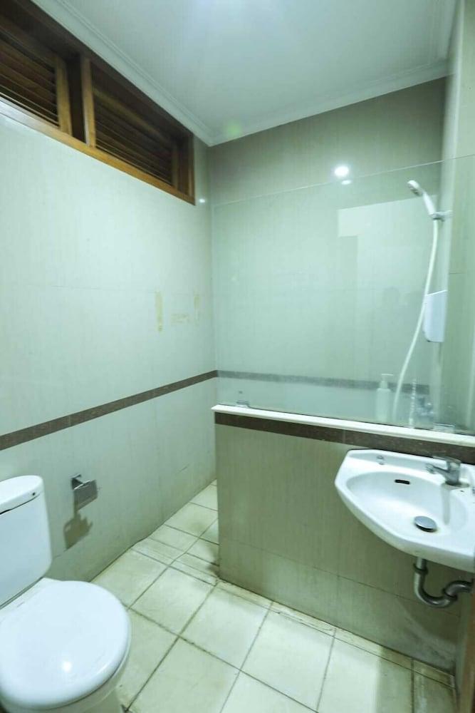 Newly Frances Hotel Cipaganti