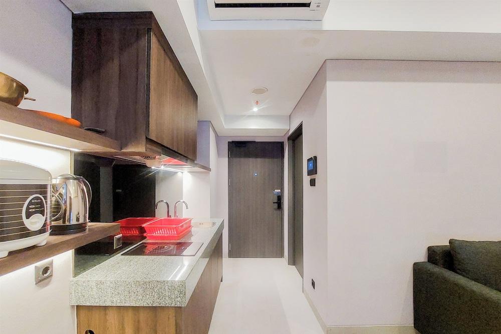 Best Deal And Homey 1Br Apartment Carstensz Residence