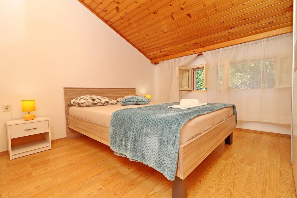 Apartments Prižba Bay