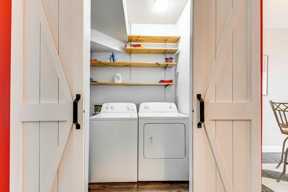 Canton Home w/ Fenced Yard: 6 Mi to Lake Allatoona