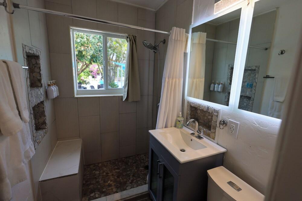 Paradise Hollywood Gardens