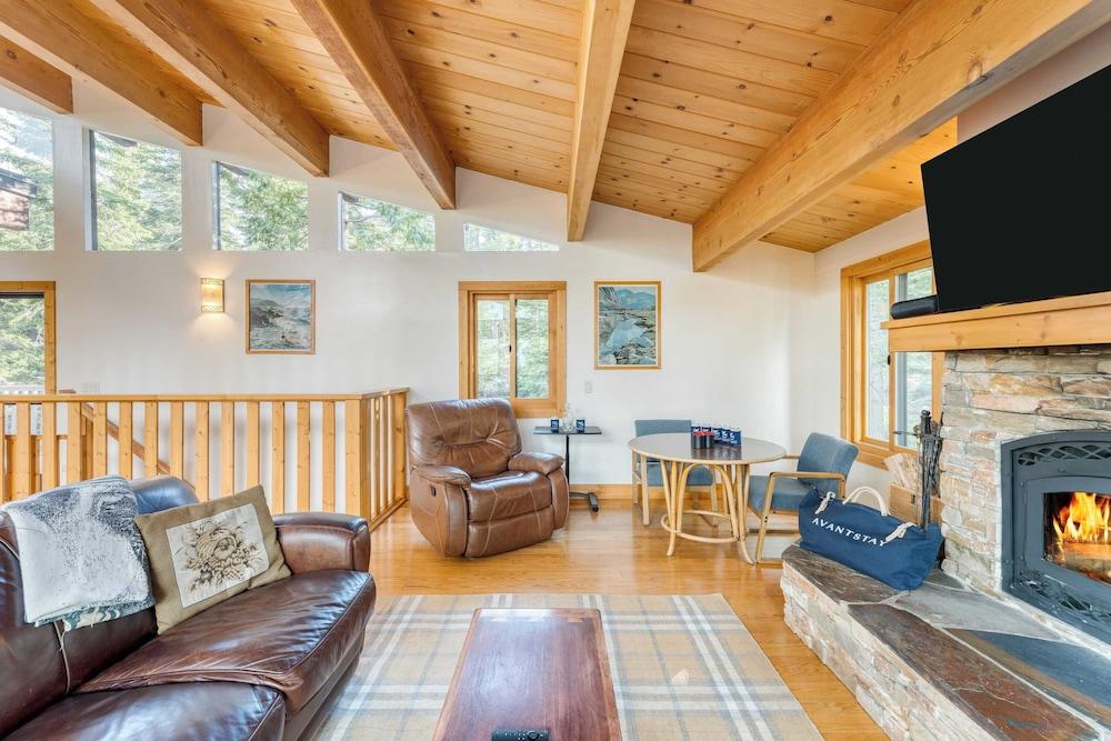 Lake + Beach Access, Pool, Tennis Walk to Chambers Tahoe Timber by Avantstay