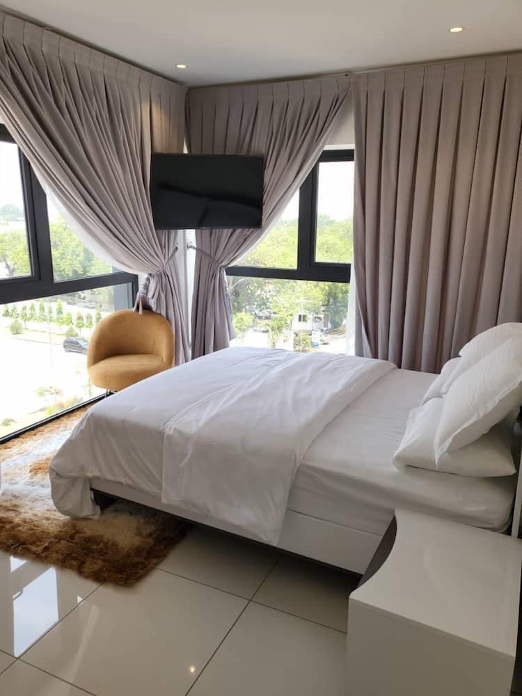 Embassy garden ebs legend luxury studio