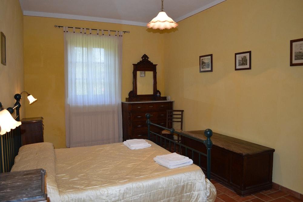 Large Apartment With Shared Swimming Pool in Crete Senesi