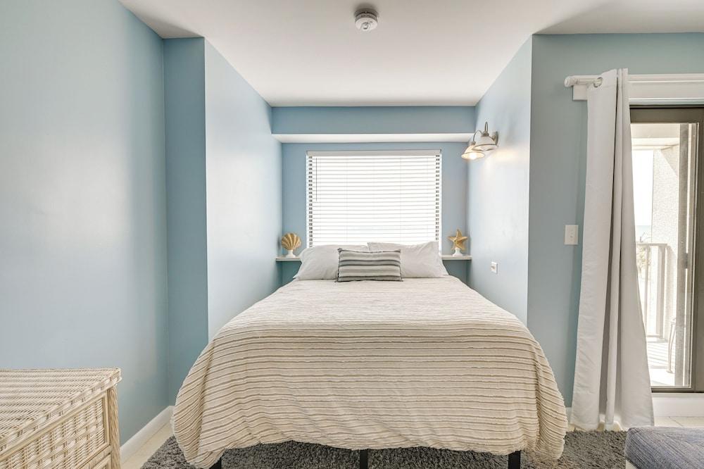 Oceanfront Resort Condo w/ Balcony in Myrtle Beach