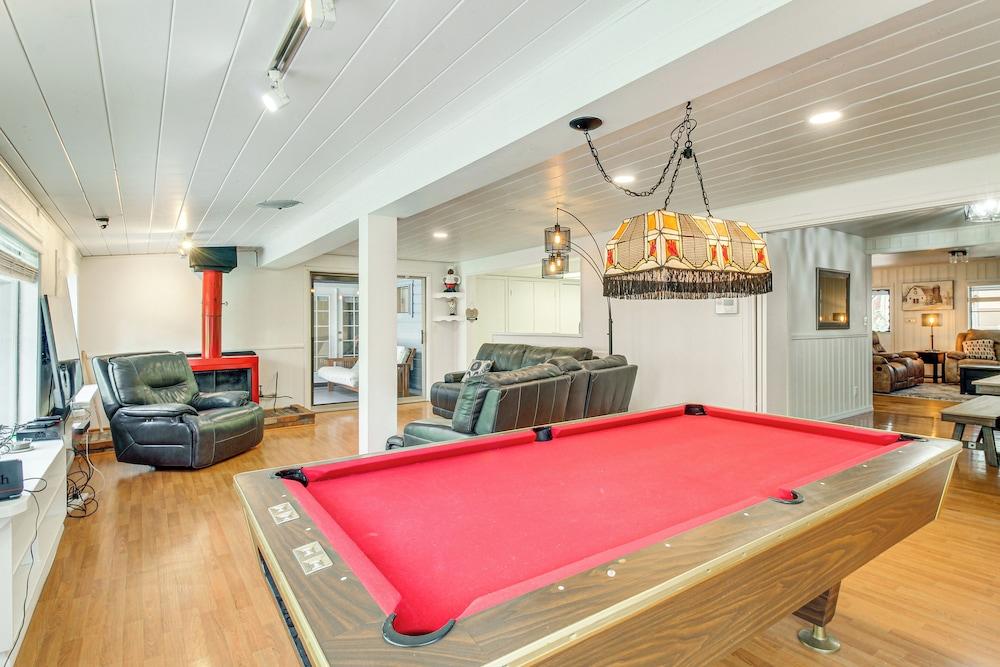 Deck + Pool Table: Pinetop-lakeside Nature Escape