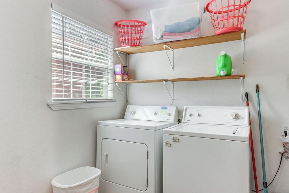 Eureka Springs Home ~ 1/2 Mi to Beaver Lake!