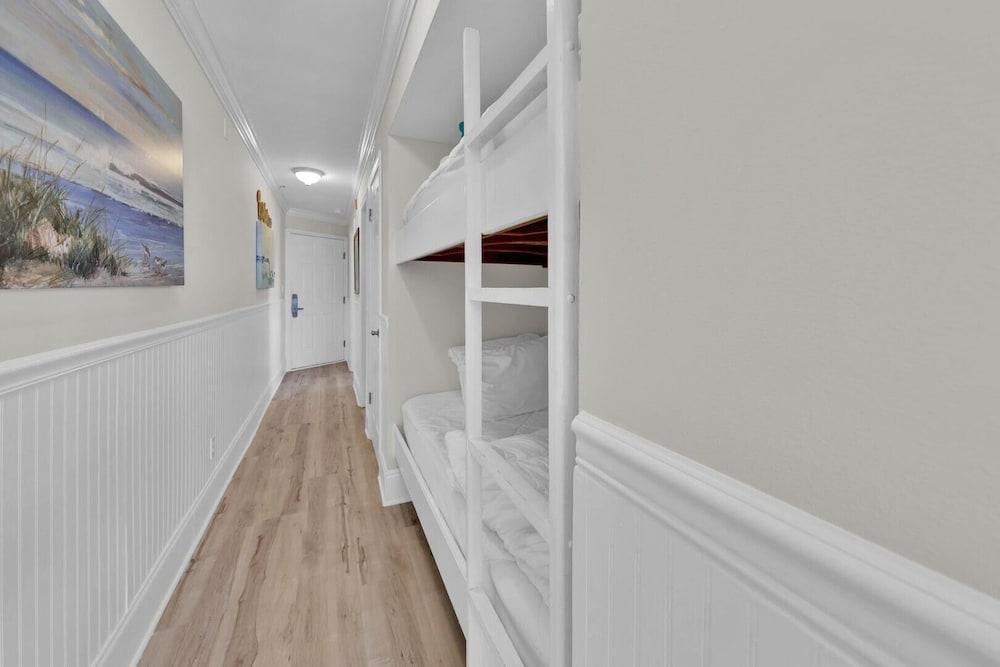 Commodores Retreat 301