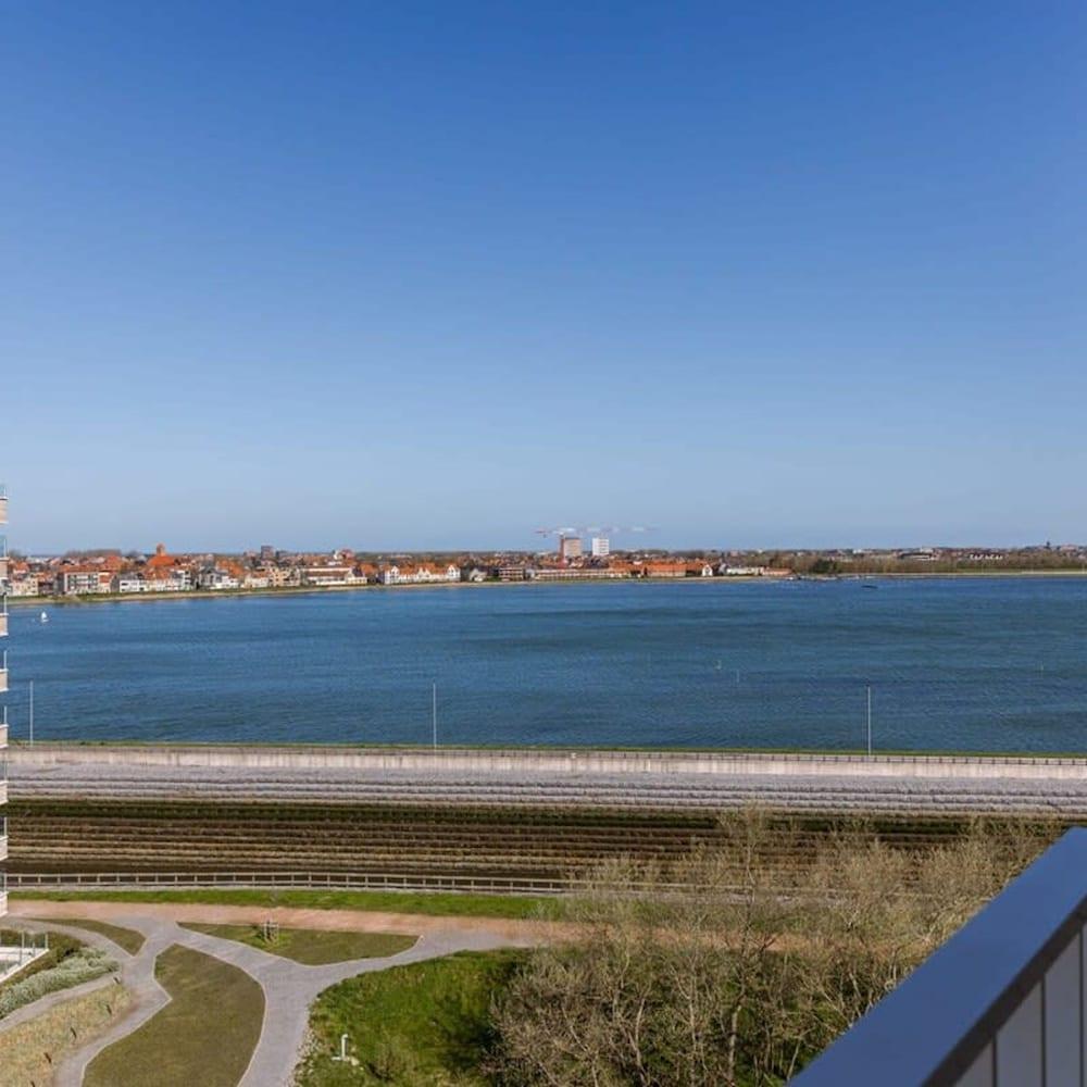 Bright Apartment With Seaview