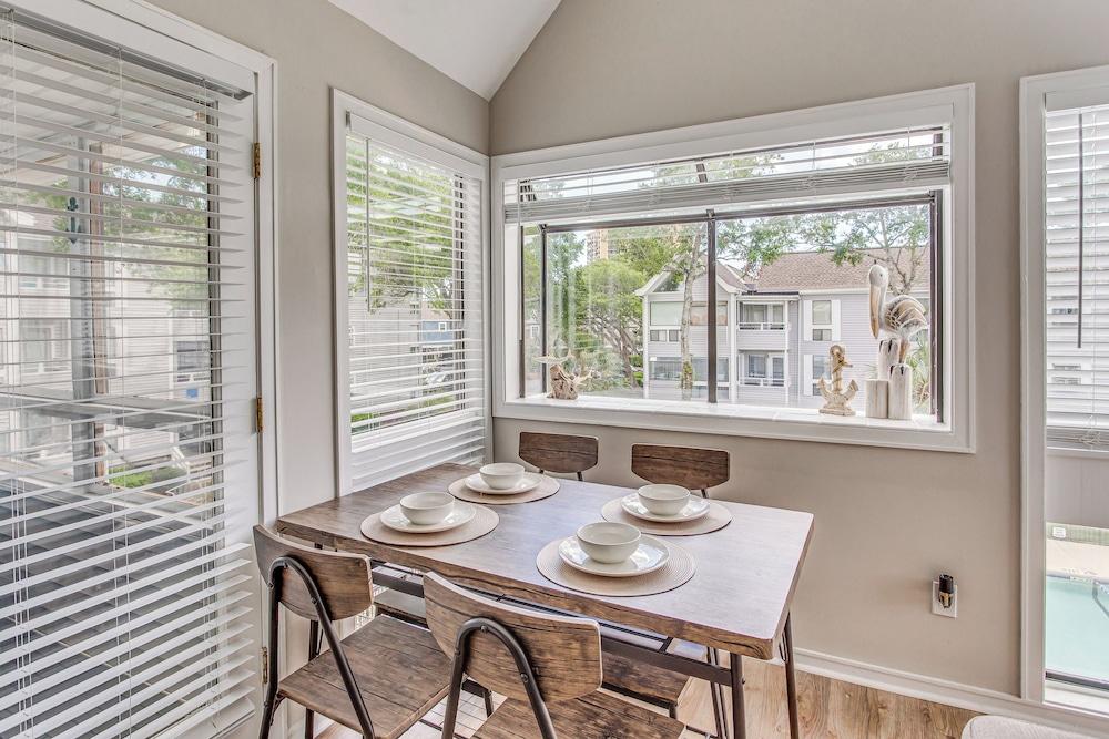 1 Block to Beach: Myrtle Beach Condo w/ Pool!