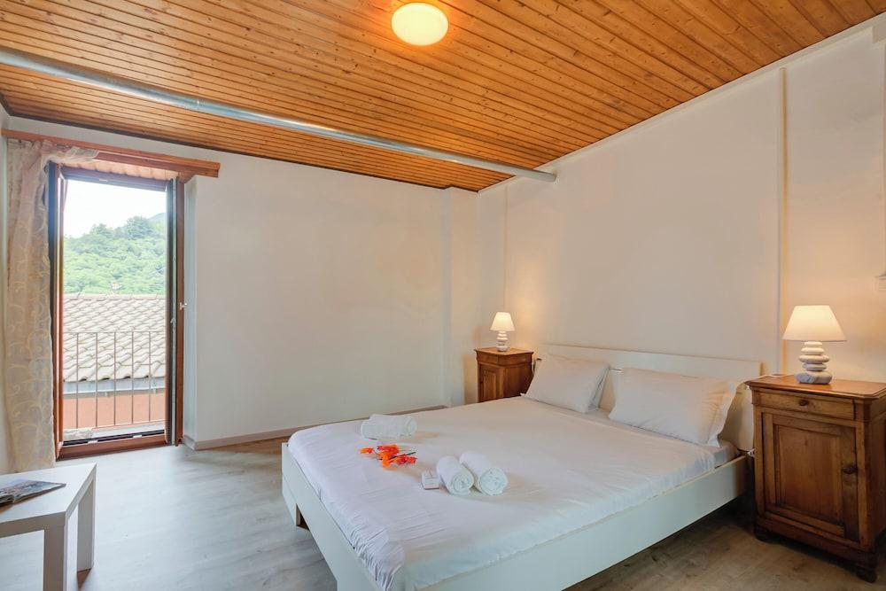 Rustic Mountain Brissago 2