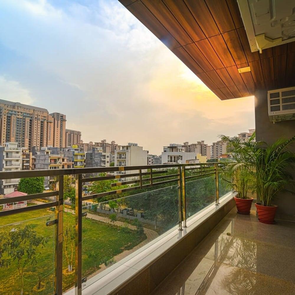 Lovely 1 bhk Serviced Apartment With Balcony
