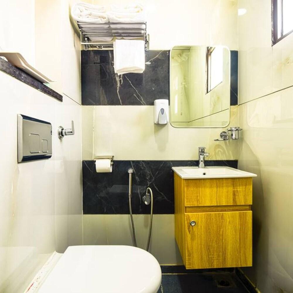 Modern Cyber Retreat With Gym