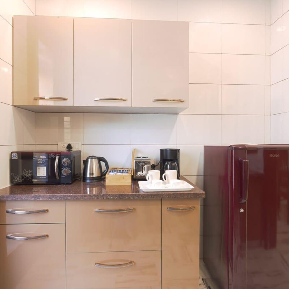 Tranquil 2BR Oasis With Balcony Bathtub