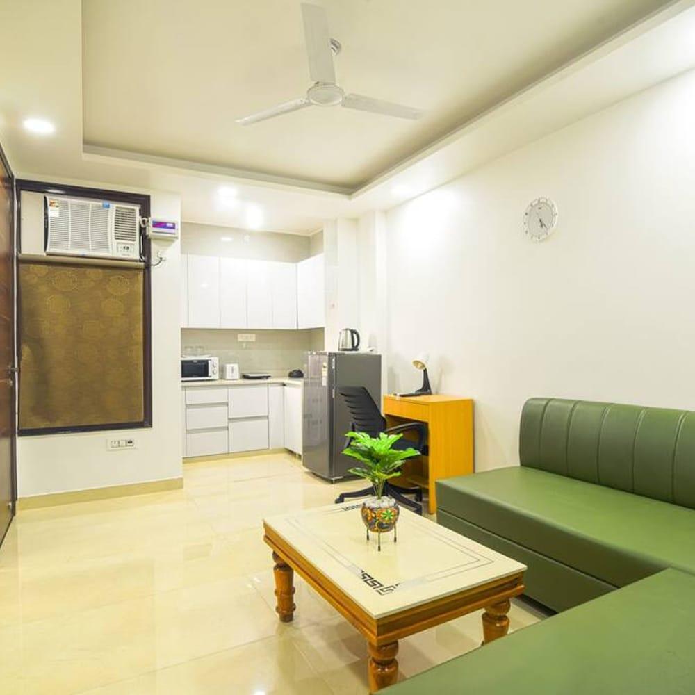 Cyber Retreat 1bhk With Gym and Balcony