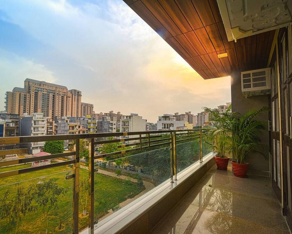 Comfortable 1 Bhk Serviced Apartment w Hill View