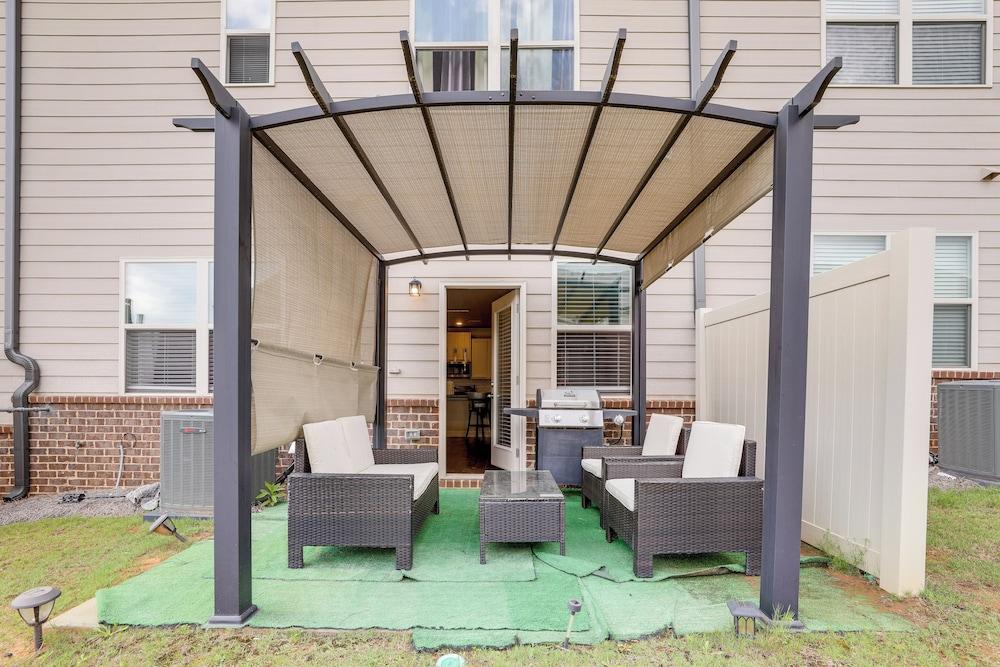 Lawrenceville Townhome w/ Community Pool Access!