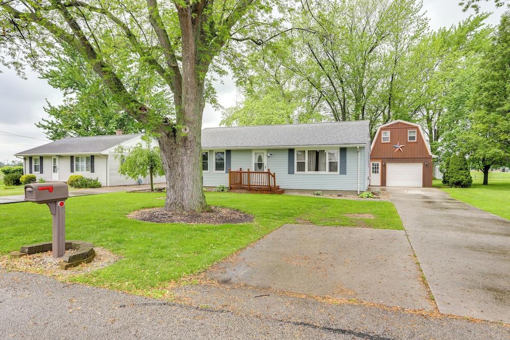 Port Clinton Home: Hot Tub, Steps to Portage River