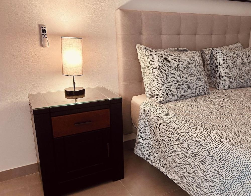 Spectacular Lagos Marina View apt on Promenade