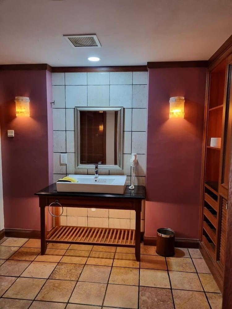 Alpine GLX Grand Pool Villa Upper Unit