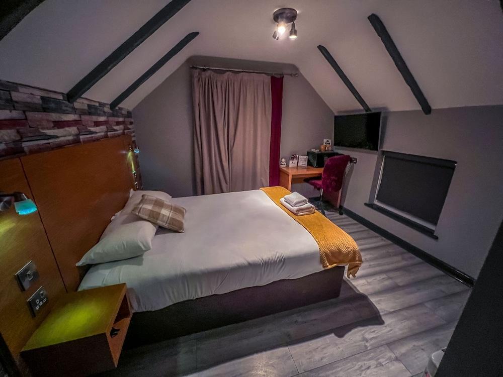 No. Twenty Hotel & Bar