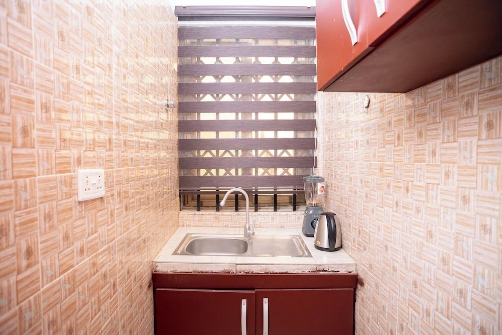 Cute & Comfy Condo Close to Highway