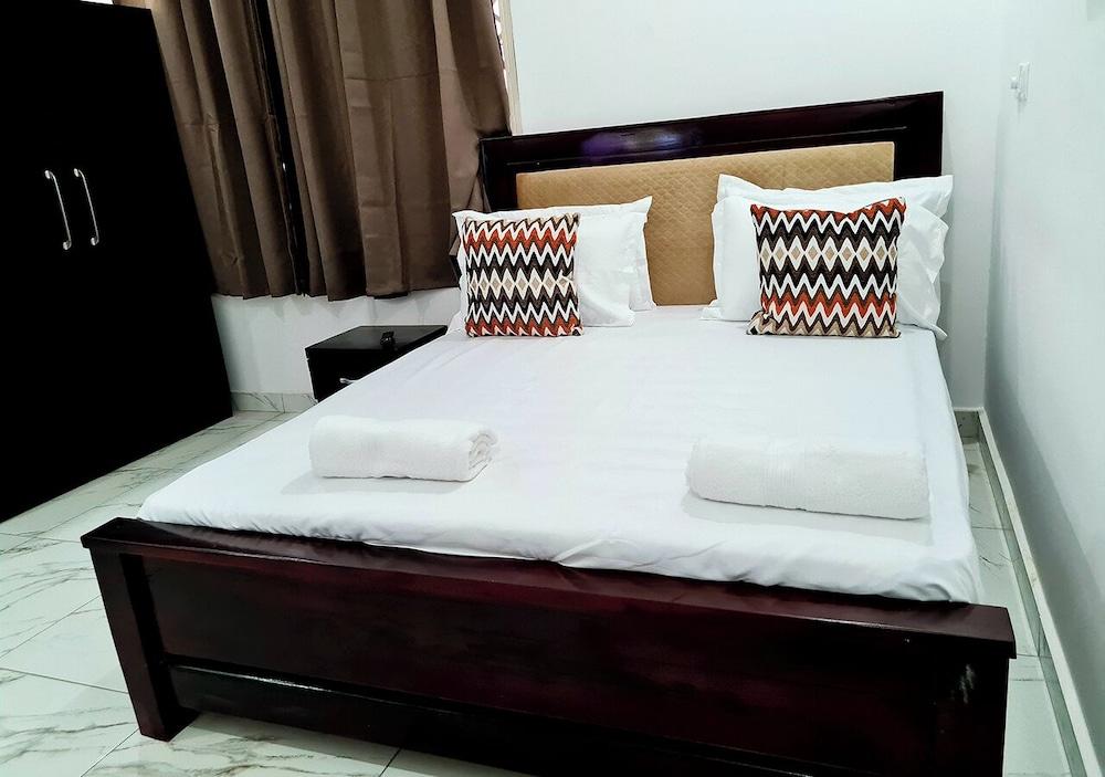 Gorgeous Quiet & Comfy Close to Highway