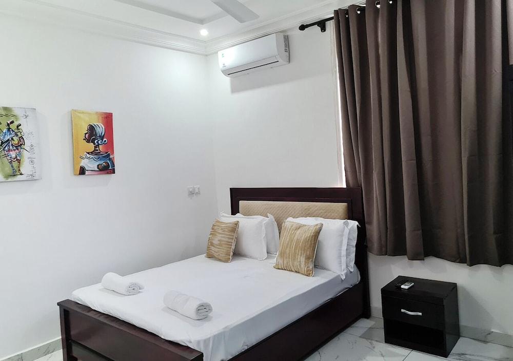 Gorgeous Quiet & Comfy Close to Highway